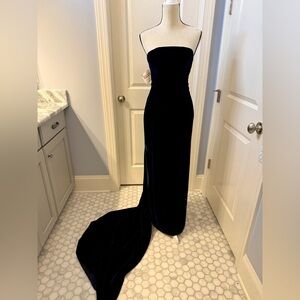 Fame and Partners Elegant Midnight Blue Strapless Evening Gown - 6